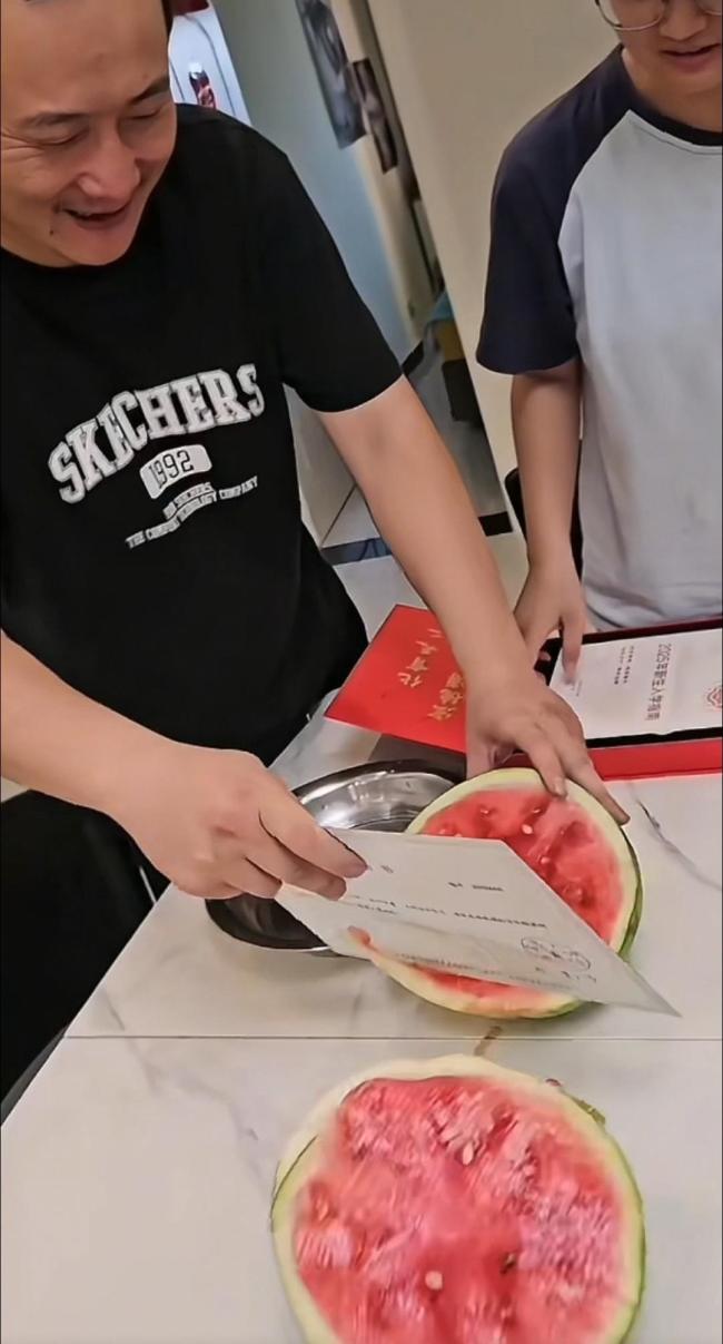 北化工碳纤维录取通知书能切西瓜